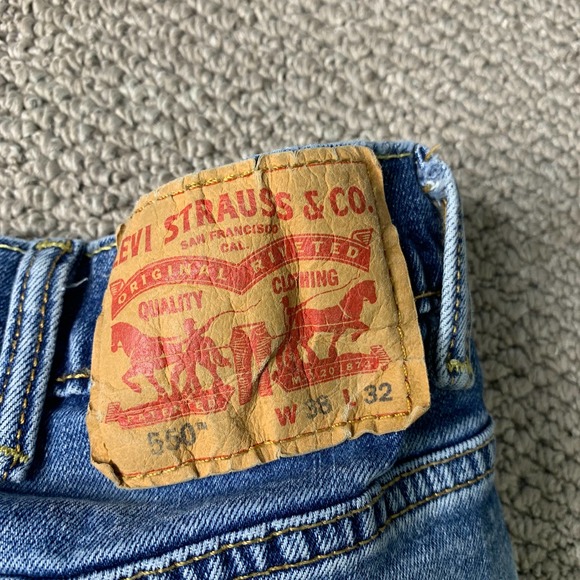 Levi's 550 Mens Jeans Size 38X32 Blue Medium Wash Denim Straight Leg Pockets - Picture 5 of 10